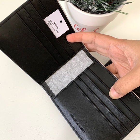 Michael Kors Harrison Bifold W Passcase - Picture 4 of 7